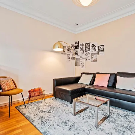 Apartamento Cozy 1br With Balcony And Workspace In Hollerich *