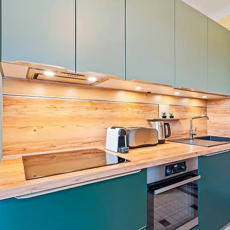 Cozy 1br With Balcony And Workspace In Hollerich