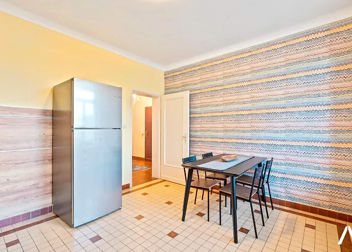 아파트 Cozy 1br With Balcony And Workspace In Hollerich